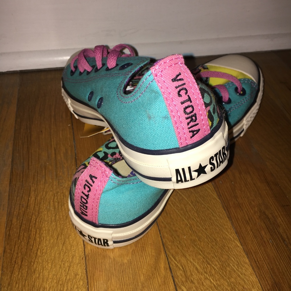 Converse - Picture 2 of 6
